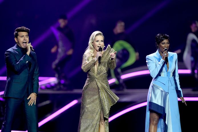 Finale Eurovisie songfestival in Ahoy. Op foto (vlnr) Jan Smit, Chantal Janzen en Edsilia Rombley.