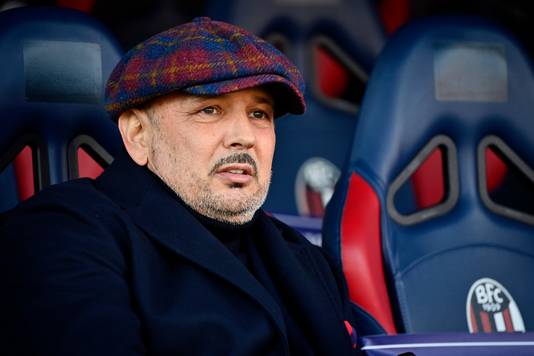 Sinisa Mihajlovic, bij Bologna de coach van Jerdy Schouten en Mitchell Dijks.