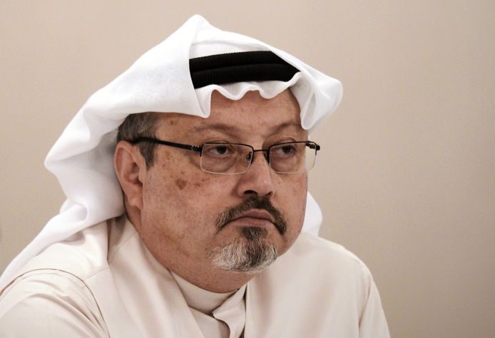 De in het Saoedische consulaat in Istanboel gedode journalist Jamal Khashoggi. België overweegt om alle wapenleveringen aan Saoedi-Arabië op te schorten zodra bewezen wordt dat het land verantwoordelijk is voor de moord op de kritische journalist.