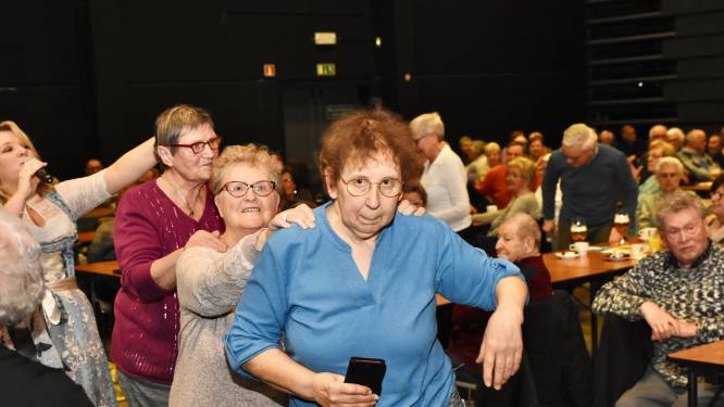 Ouderen blij: Vlaams dorp installeert zelf een geldautomaat nu banken dat niet meer doen