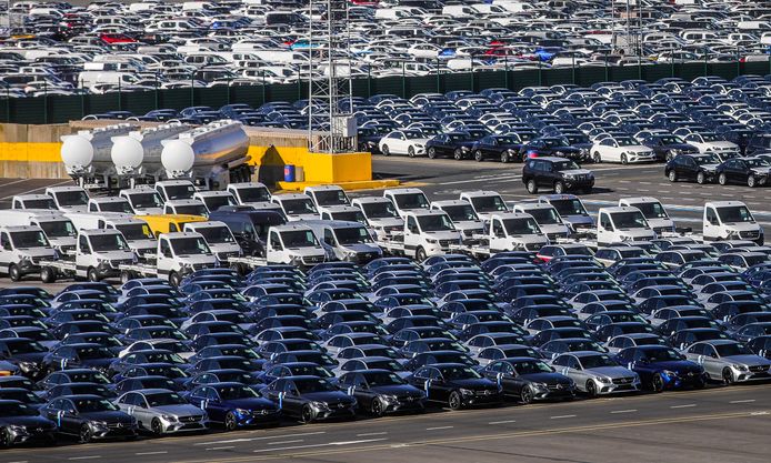 De parking van ICO in Zeebrugge loopt helemaal vol: 78.000 nieuwe wagens staan daar op de parking te wachten.