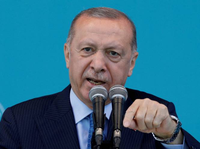 Erdogan roept Turken op spaargeld in lira aan te houden