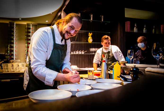 Pop-up restaurant van restaurant de Erwtenpeller uit Papendrecht in skybar van der Valk hotel Dordrecht.