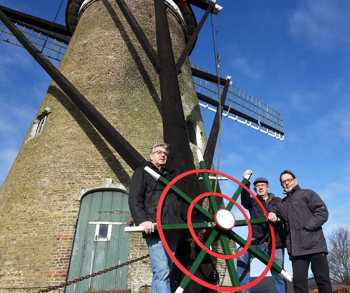 De molenaars in Nieuwvliet: Sjaak Michielsen, Theo Hanenbergh en Jaap Fremouw.