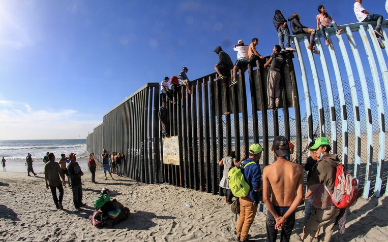 President Trump heeft Mexico en landen in Midden-Amerika bekritiseerd dat ze de migranten niet tegenhielden tijdens hun tocht naar de Amerikaanse grens.  Beeld EPA