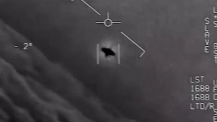 Le Pentagone a précédemment publié des séquences vidéo de trois observations d'OVNI faites par des pilotes de l'US Navy.