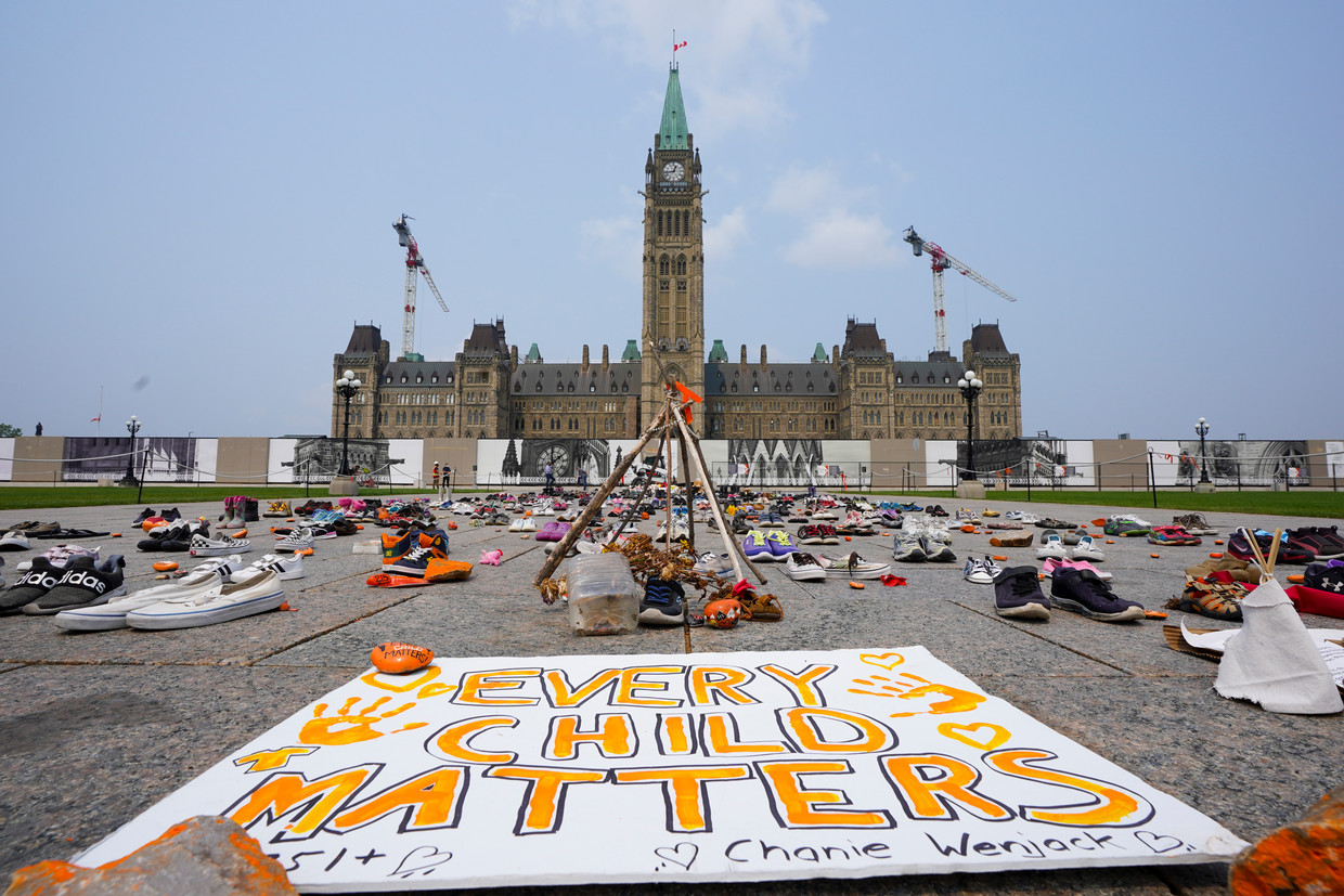 Een herdenkingsplek voor de overleden inheemse kinderen bij het parlementsgebouw in Ottawa. Beeld AP