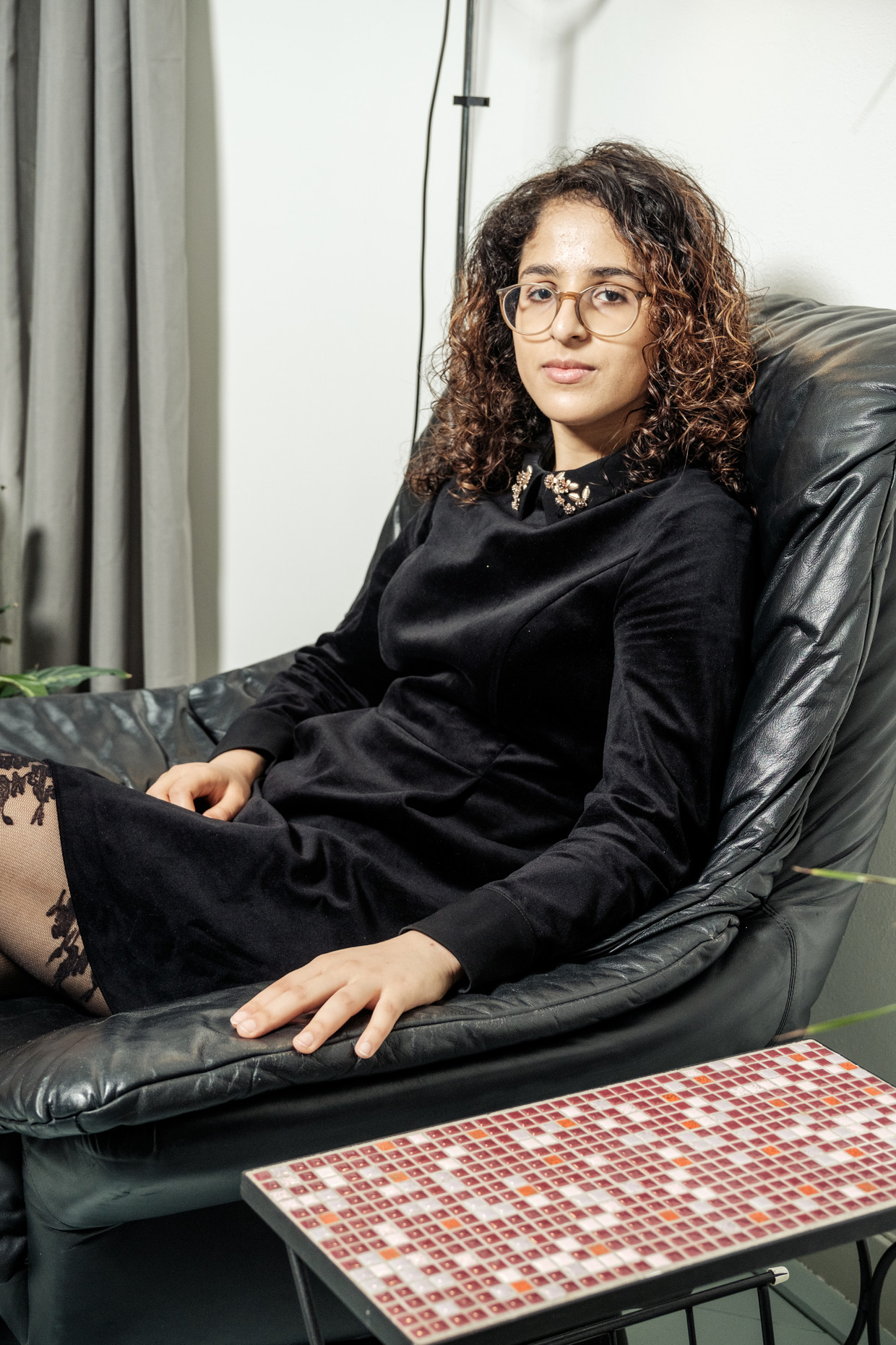 Salima Laghmiri is 2550 euro lichter door de Airbnb-oplichtster - en heeft nog steeds geen nieuw huis in Amsterdam gevonden. Beeld Jakob van Vliet
