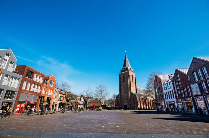 Het lege Kerkplein afgelopen woensdag, deze week  wordt het anders.