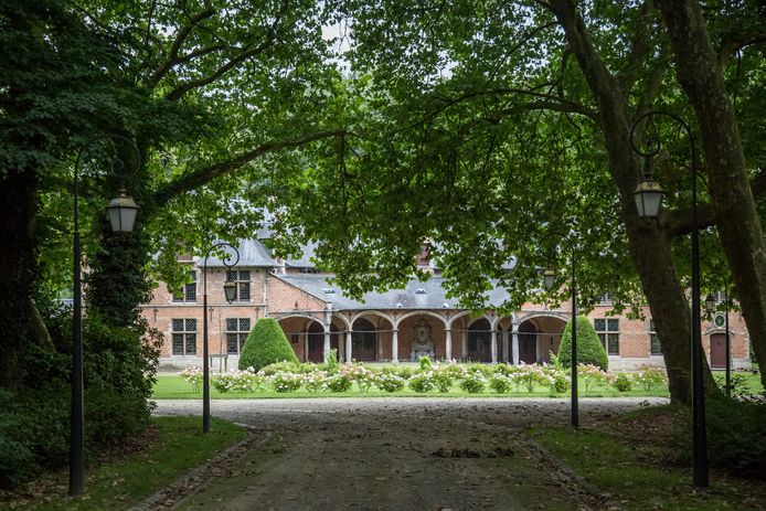 De premier moet elk jaar 100.000 euro huurgeld betalen aan de Koninklijke Schenking om het kasteel van Hertoginnedal (foto) te huren. Maar als daar kosten aan zijn is de factuur ook voor de belastingbetaler.