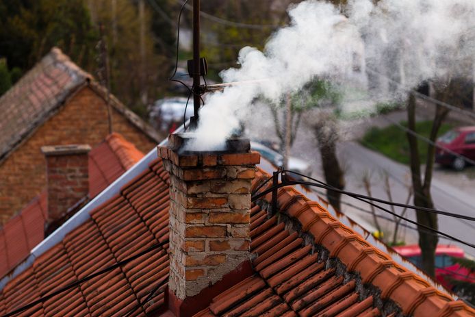 “Het is in het belang van de Vlaming zelf om zijn of haar houtverbranding in te perken”, klinkt het in een opreoep van de Vlaamse Milieumaatschappij.