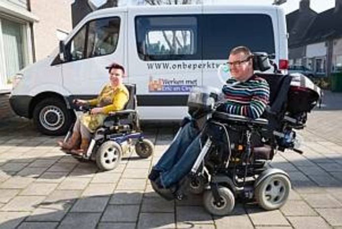 Echtpaar Cindy en Eric van de Varst brengen met hun stichting Werken met Eric en Cindy  bedrijven en gehandicapten in ZuidoostBrabant en Limburg bij elkaar, zodat gehandicapten makkelijker werk kunnen vinden.  Ze zijn zelf gehandicapt/ lichamelijke beperking en wonen in een Fokus woning waar ze zorg krijgen als ze dat willen.