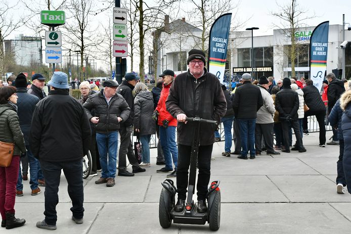 Dwars door Vlaanderen: start in Roeselare.
