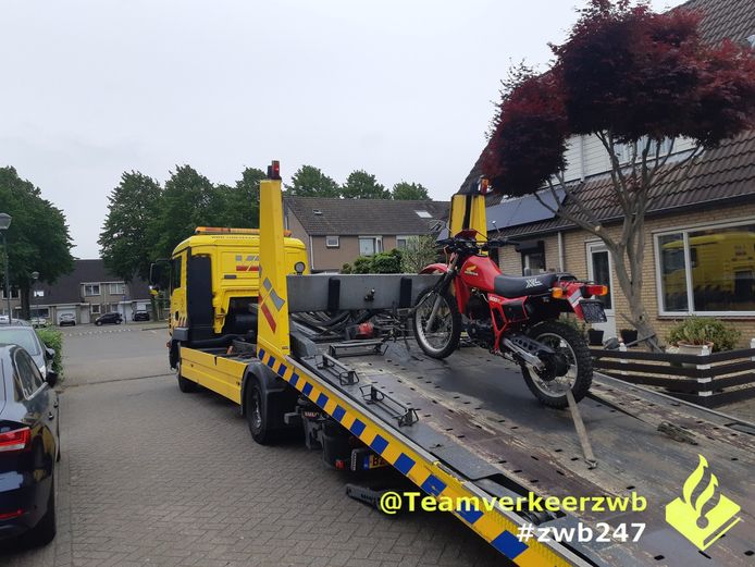 Crossmotorbestuurder vlucht voor politie in Breda, maar wordt alsnog gepakt.