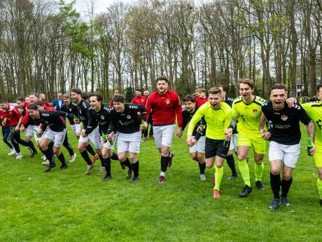 SC Rheden is kampioen en keert terug in derde klasse, Elsweide neemt afstand en SML kent ‘complete offday’