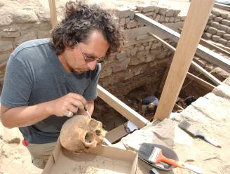 Brusselse archeologen graven duizend jaar oude mummie op in Peru