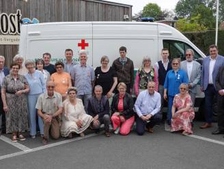 Rode Kruis Tielt blaast 95 kaarsjes uit en neemt nieuwe ziekenwagen en interventievoertuig in gebruik