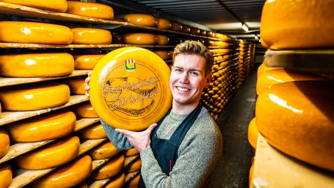 Jan (22) stopte met zijn studie, nu is hij de baas van goedlopend kaasbedrijf