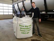 Dit strooizout van Pieter (21) voorkomt gladheid en ‘vreet’ ook nog eens CO₂ op