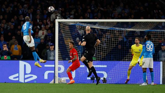 Napoli overklast Eintracht Frankfurt en beleeft primeur in de Champions League 