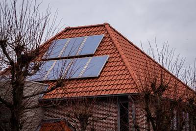 Gedupeerde eigenaars zonnepanelen krijgen tot 4.360 euro: bereken hier zelf uw premie