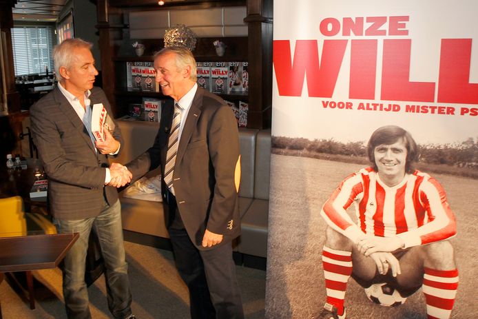 De biografie over Willy van der Kuijlen werd in 2011 door Bert van Marwijk aan de hoofdpersoon zelf uitgereikt.