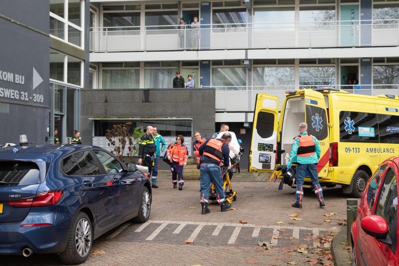 Om 13.30 uur werd er een steekpartij in een woning gemeld aan de Smitsweg in Soest.