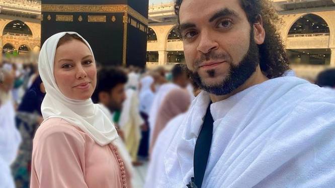 Adil El Arbi op bedevaart naar Mekka: “Prachtig om dit te doen met mijn vrouw en broeders”
