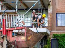 Bewoners hebben er acht maanden op moeten wachten: Oudenbossche balkons eindelijk vervangen
