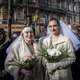 Hollande tekent wet Frans homohuwelijk