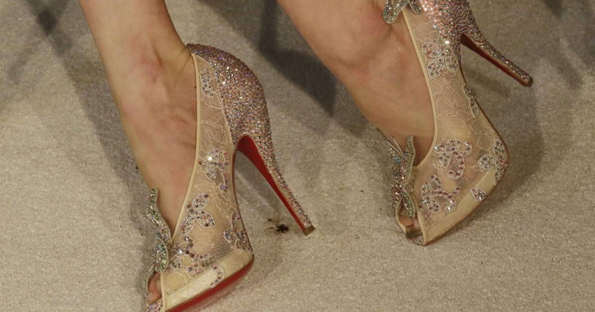 La pantoufle de Cendrillon est signée Louboutin | Tendances | 7sur7.be La pantoufle de Cendrillon est signée Louboutin | Tendances | 7sur7.be