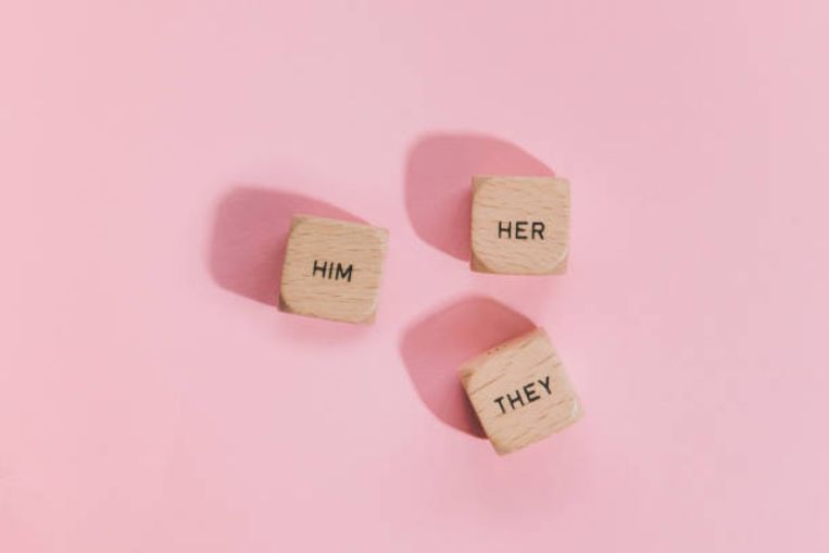 Preferred gender pronoun or a personal gender pronoun (PGP) is one of the third-person pronouns that an individual prefers that others use in order to identify that person's gender. Conceptual image for identity, LGBTQ, LGBTQI Rights. Beeld Getty Images
