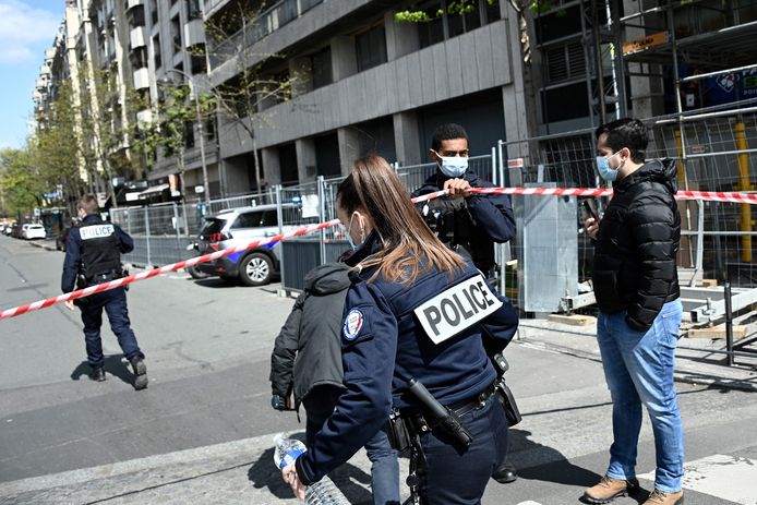 Gisteren nog vielen een dode en gewonde bij een schietpartij voor een ziekenhuis in het westen van Parijs.