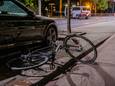 De automobilist ging daarna achter de fietser aan en schakelde tevens de politie in.