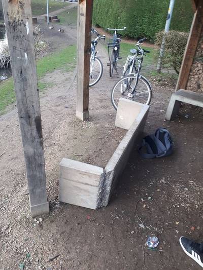 Hoe los je afvaloverlast bij eendenvijver Kesteren op? Prullenbakken, adviseren jongeren