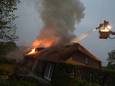 Uitslaande brand in woning met rieten dak in Lierop