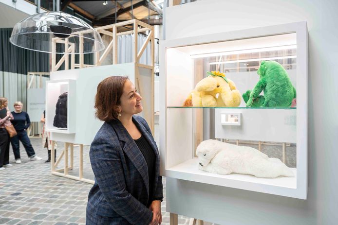 Cultuurschepen Nabilla Ait Daoud (N-VA) kreeg al een voorsmaakje van de expo, die vrijdag voor het grote publiek opent.
