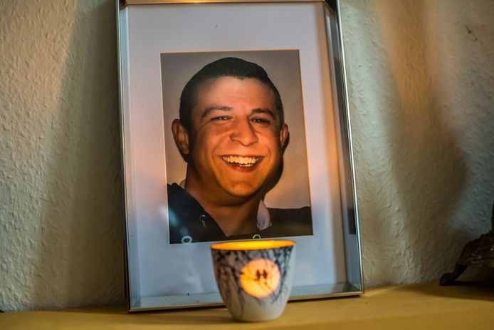 Voor Daan brandt altijd een kaarsje, in het huis van zijn vader Joop.