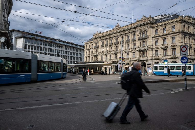 La Svizzera sta cercando di evitare la crisi bancaria;  UBS acquista Credit Suisse in difficoltà per oltre 3 miliardi di dollari