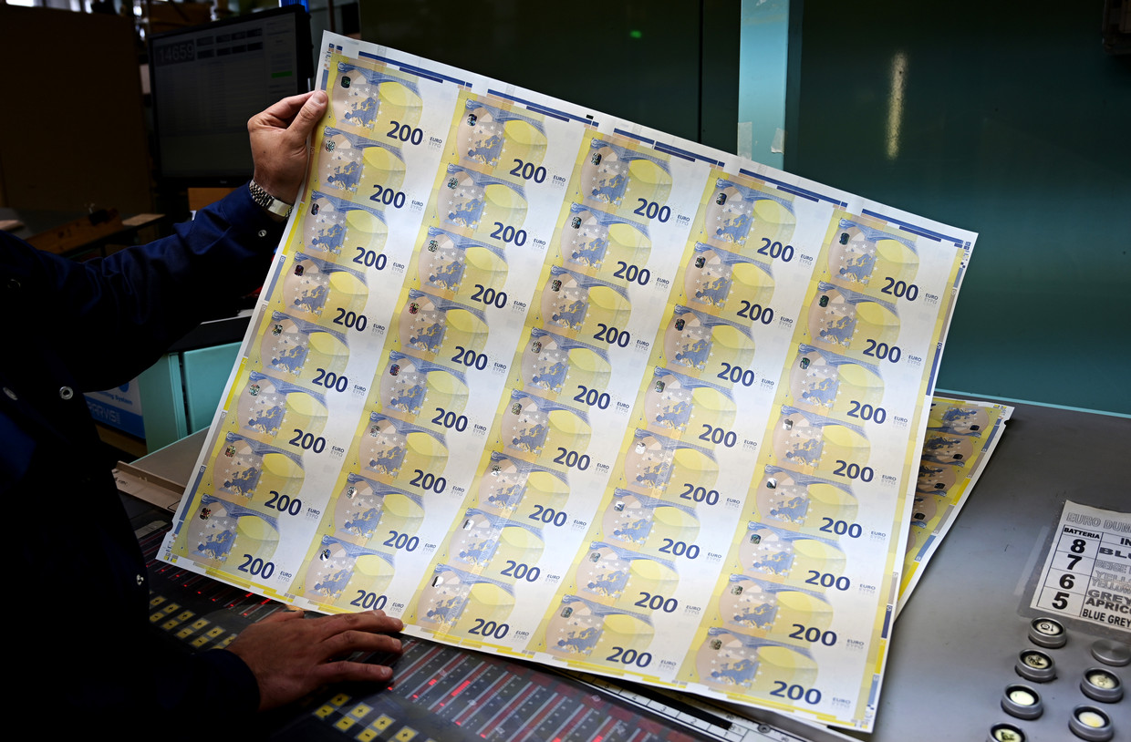 De Geldpers Van De Ecb Draait Overuren Hoe Gevaarlijk Is Al Dat Nieuwgedrukte Geld Trouw