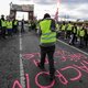 Franse regering stelt accijnsverhoging uit in reactie op protest van gele hesjes