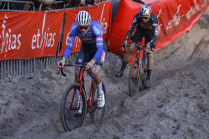 Mathieu van der Poel en Wout van Aert eerder dit seizoen bij een cross in Zonhoven.