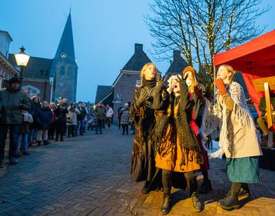 IJskoud kerstfeest in Oud Borne, maar net zo druk als altijd: ‘Dit smaakt naar meer!’