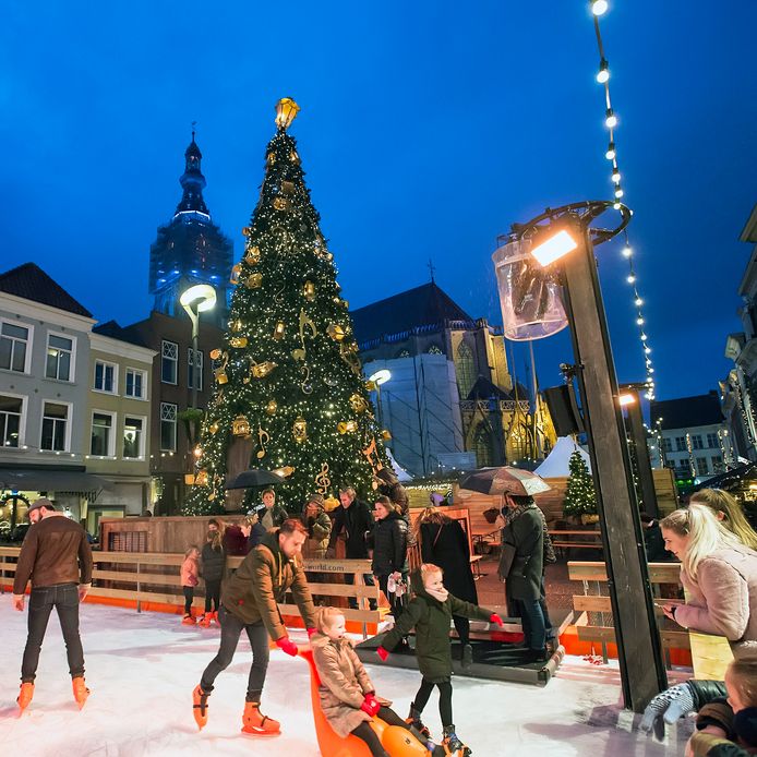 Betoverend Breda officieel van start met aansteken kerstboom Breda