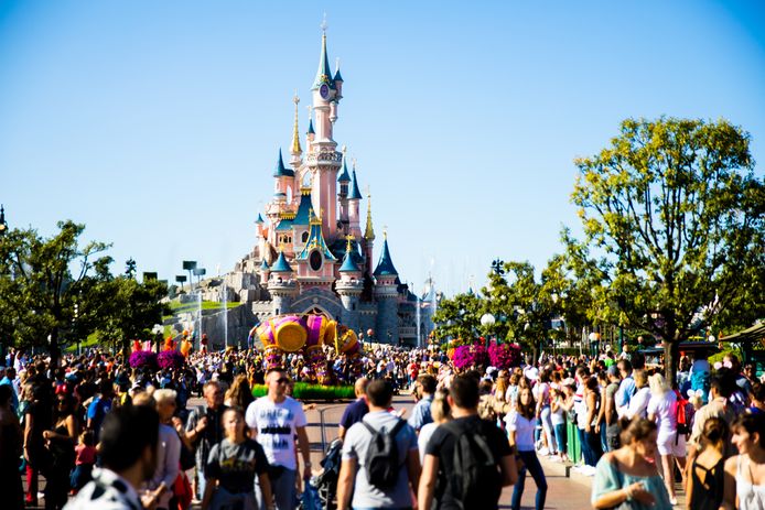 Wie in 2024 naar Parijs of Disneyland gaat, zal fors meer toeristenbelasting betalen vanwege de Olympische Spelen.