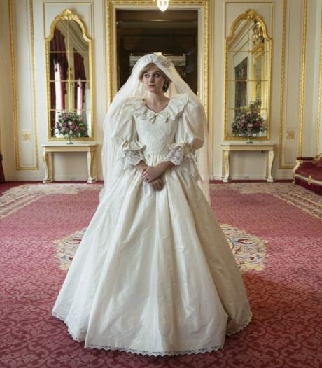 La robe de mariée de Diana recréée pour la nouvelle saison de The Crown: “Quatre mois de travail, des milliers d’euros”