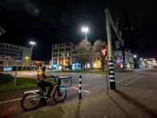 Maaltijdbezorgers domineren zaterdagavond het Arnhemse straatbeeld