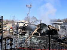 Camping Urk in rep en roer: chalet volledig afgebrand 