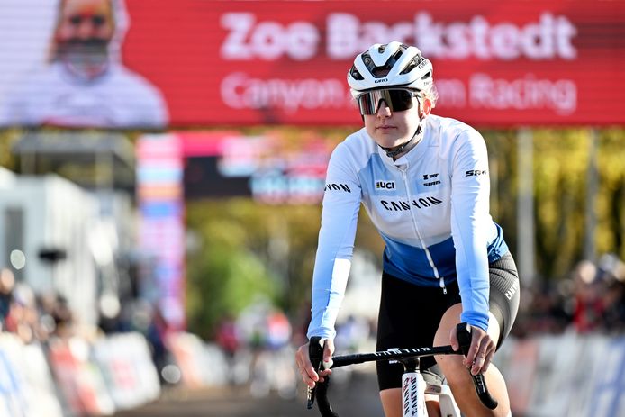 Een nieuw koppel in het wielrennen: toptalent Zoe Bäckstedt samen met ...