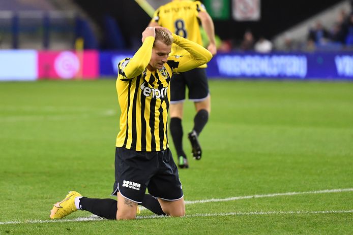 Nikolai Baden Frederiksen baalt tijdens het duel van Vitesse met Fortuna Sittard.